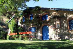 La fachada principal de la casa
