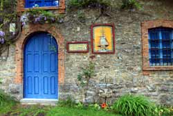 La puerta de la entrada a lo que era la central